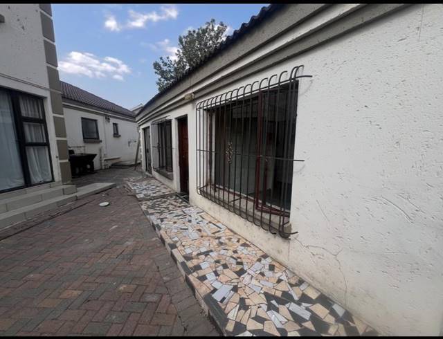 2 BEDROOM PROPERTY TO RENT IN BIRCHLEIGH NORTH